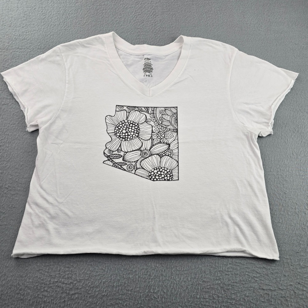 Gildan Platinum T-Shirt Womens Small White Floral Design Everyday Wear Raw Hem